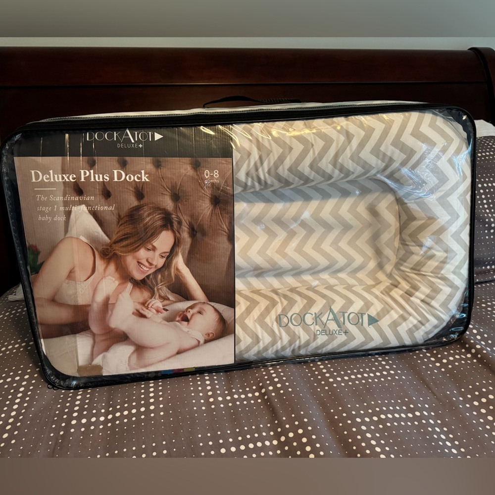 EUC Dock A Tot Deluxe Plus Dock - Gray Chevron